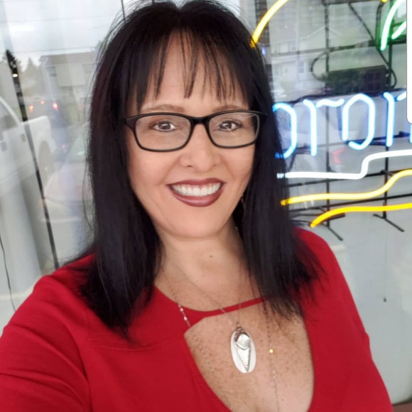 Meet your Posher, Debbie - Picture 4 of 12